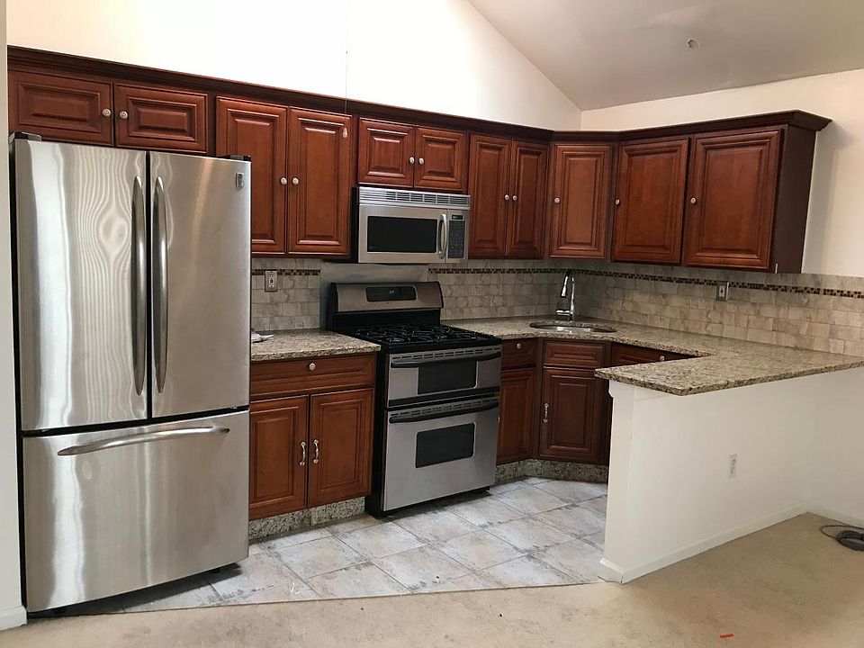 1st image of 279 Robinson Ave