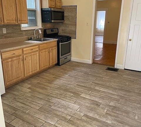 3rd image of 358 Forrest St #A