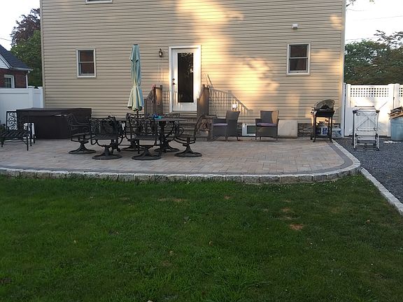 3rd image of 433 Mineola Blvd