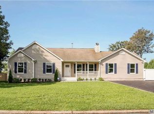 46 Dolphin Way, Riverhead, NY 11901