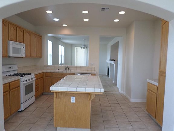 5th image of 4693 Hutchinson Ln