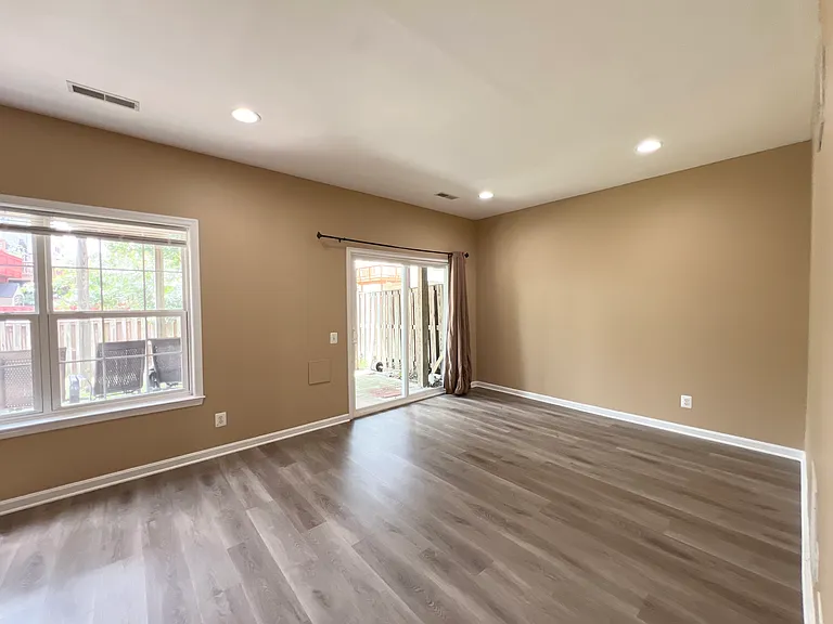 22464 Maison Carree Sq — Photo 18