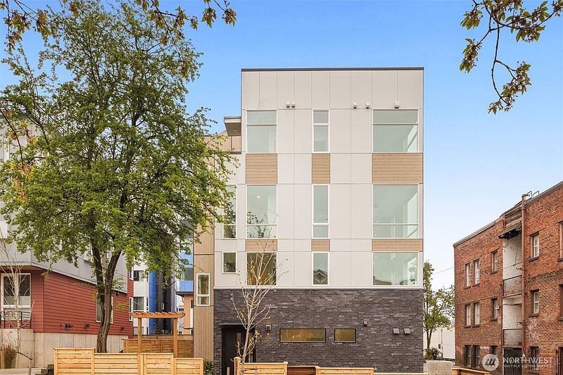 3rd image of 1319 E Denny Way