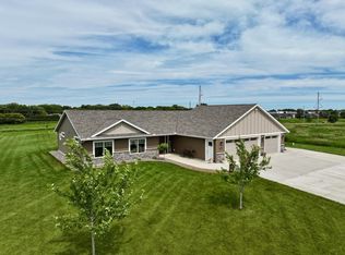 2752 9th Ave SE, Willmar, MN 56201