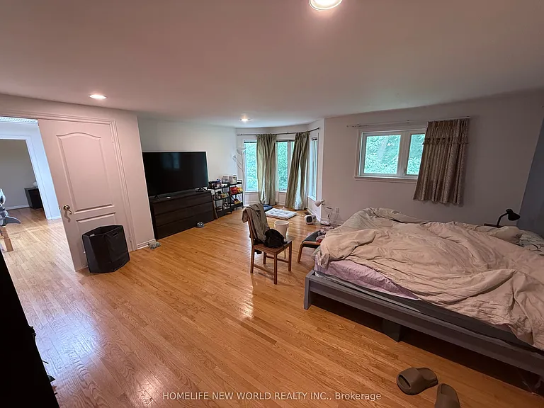 63 Lehar Cres — Photo 22