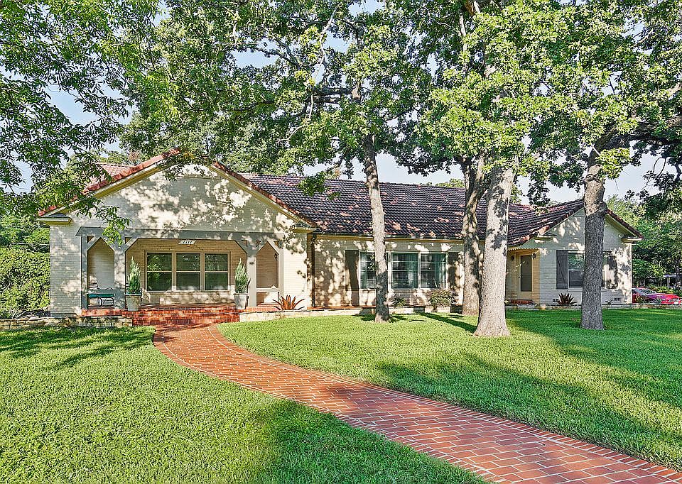 2nd image of 1717 N Riverside Dr