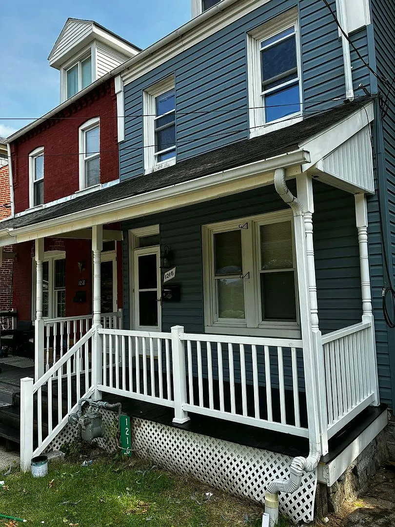 1216 Clark St — Photo 1