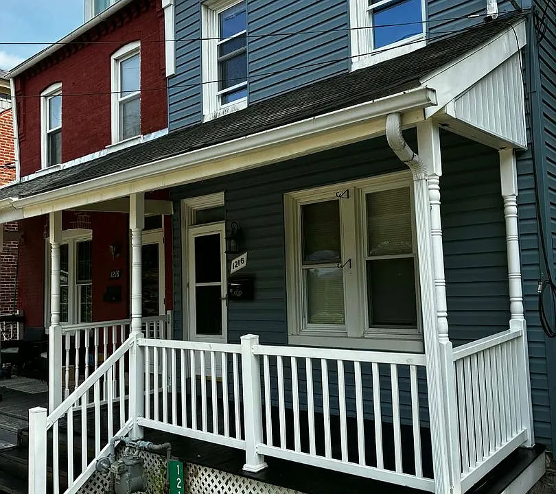 1216 Clark St