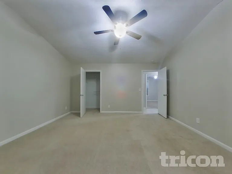 811 Riverstone Ln — Photo 10
