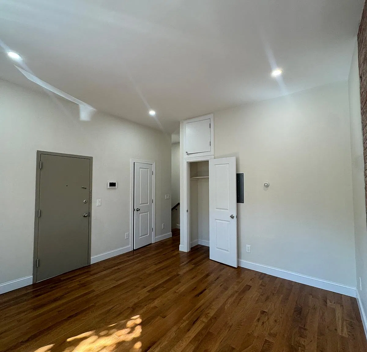 3 bed, 1.5 bath, $2,400 — Photo 1