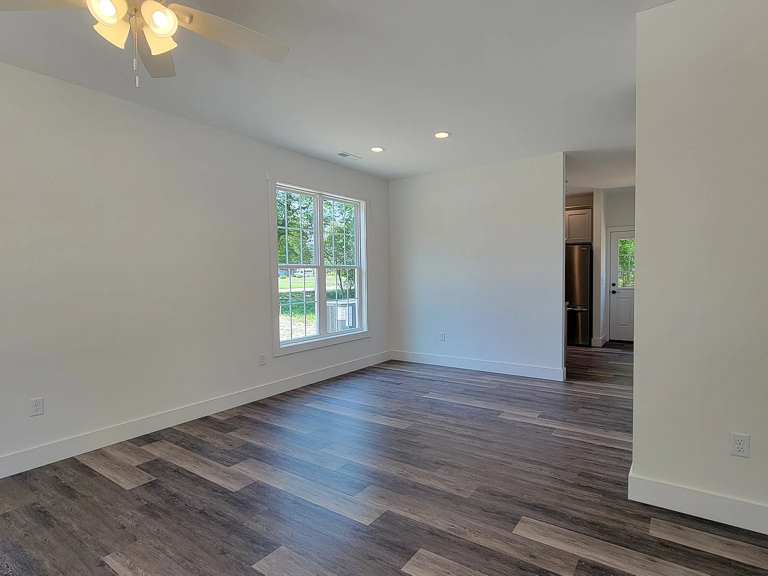 2 bed, 1100 sqft, $1,820 — Photo 3