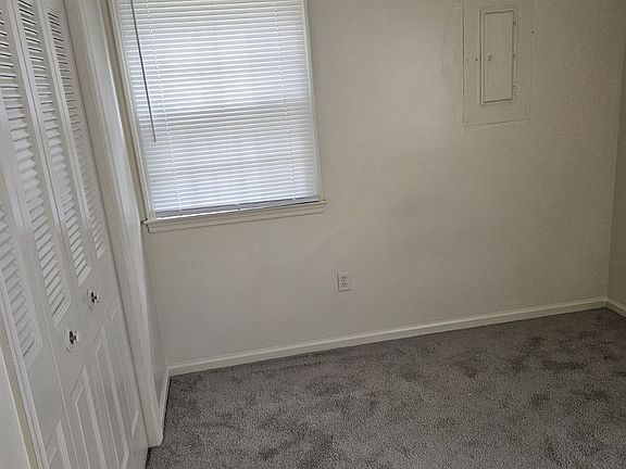 3rd image of 24 Valleywood Dr APT 3
