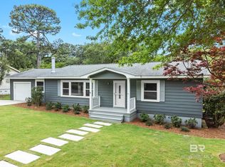 216 Pinecrest Ln, Fairhope, AL 36532