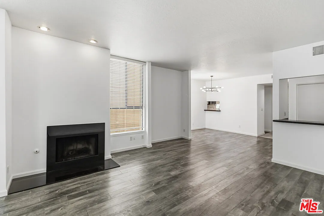 2 bed, 2.0 bath, 1443 sqft, $4,695 — Photo 1