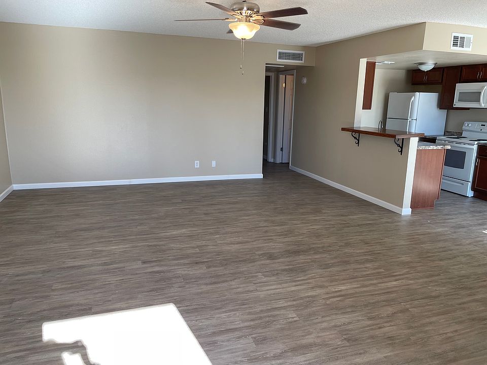 Family room/kitchen