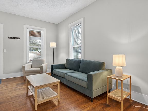 4th image of 716 Coit Ave NE #2