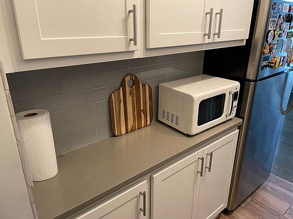 2nd image of 542 W Briar Pl #5F