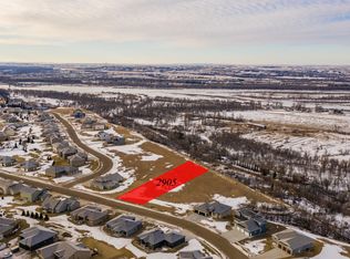 2905 Powder Ridge Dr, Bismarck, ND 58503