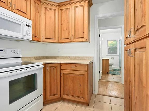 4th image of 744 E Claybourne Ave