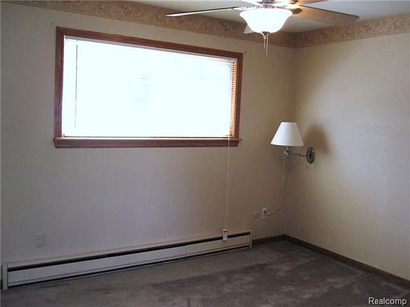 3rd image of 36353 Joanne St