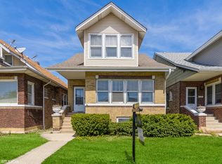 5250 W Warner Ave, Chicago, IL 60641
