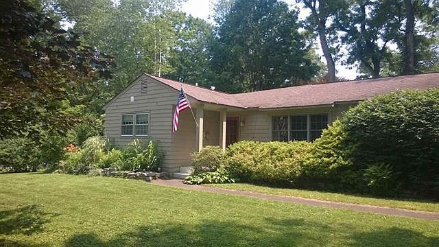 1st image of 14 Springwood Dr