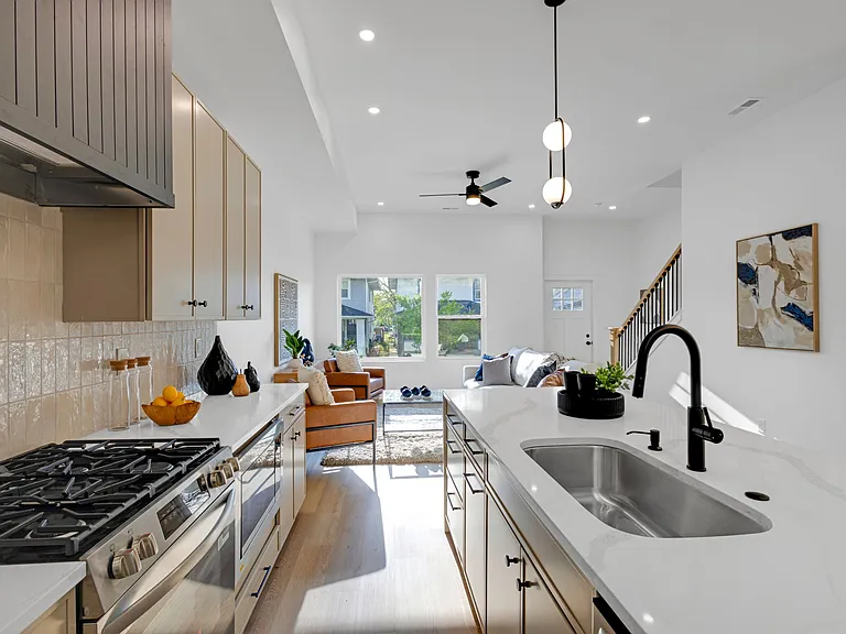 1025 Churchman Ave — Photo 10