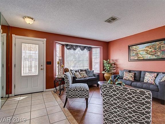 4th image of 6982 Adelaide Ave