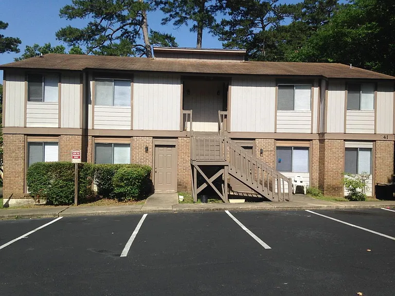741 Pointe Ct #C — Photo 1