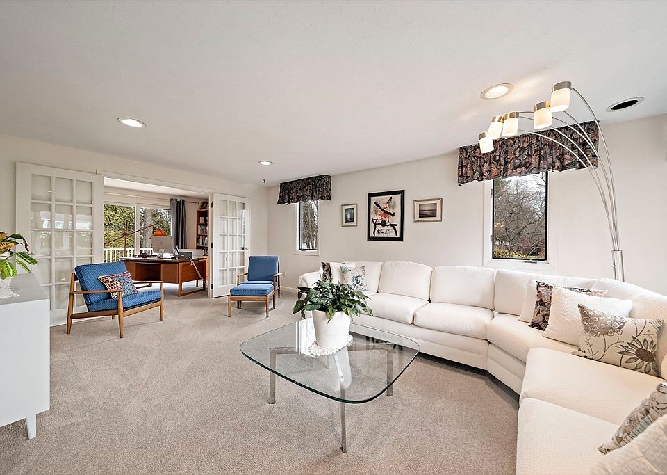 1st image of 35 Linden Park Dr