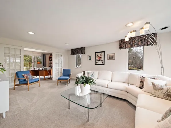 35 Linden Park Dr, Randolph, MA 02368