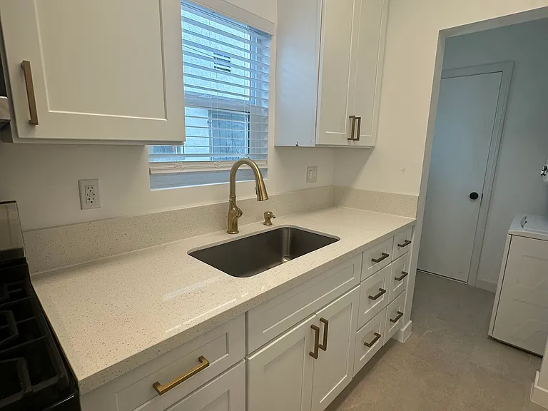 5930 Willoughby Ave #5934-1/2 — Photo 15