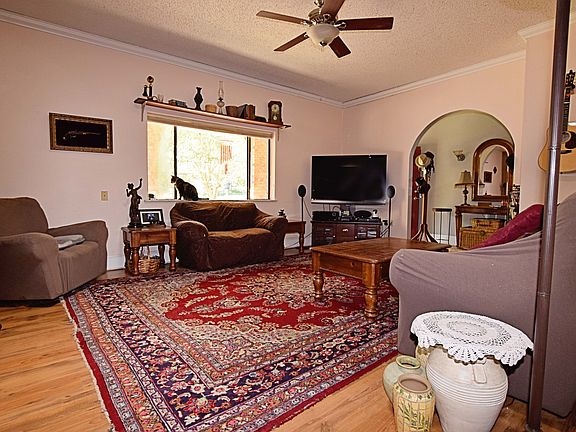 5th image of 1100 Hickory Ave