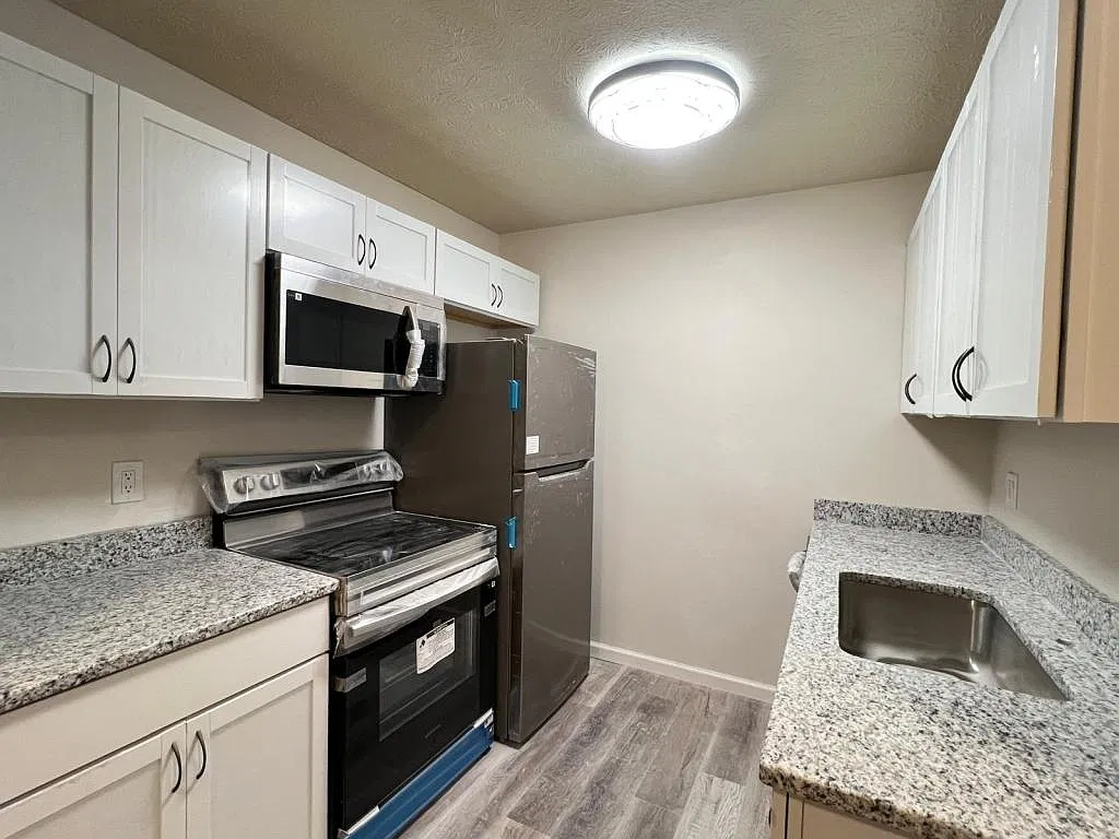 128 W 9th Ave — Photo 1