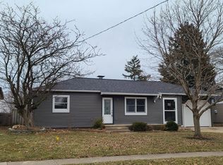 11008 Bonnie Brae Rd, Huntley, IL 60142