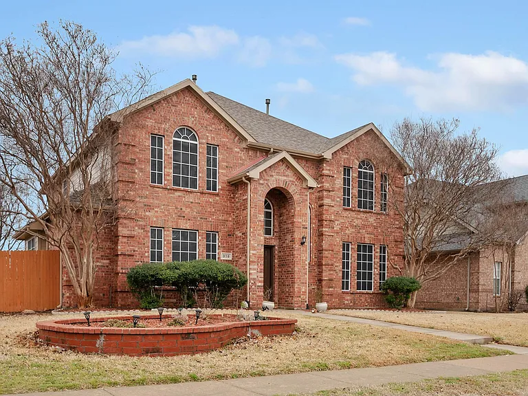 316 Leameadow Dr — Photo 3