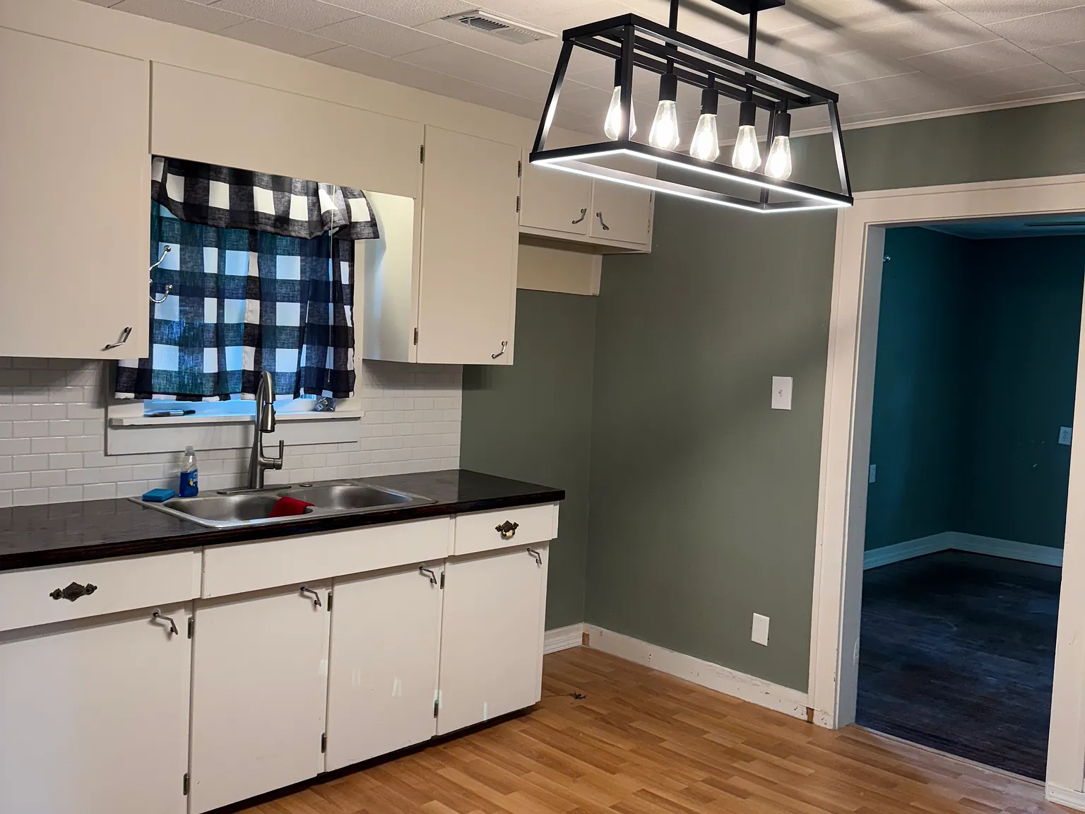 336 N Locust St — Photo 3
