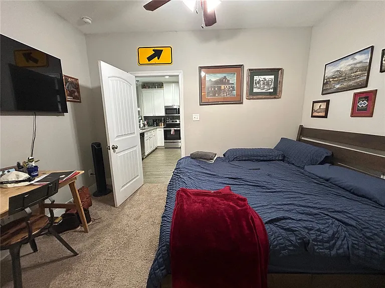 1418 Holleman Dr — Photo 7