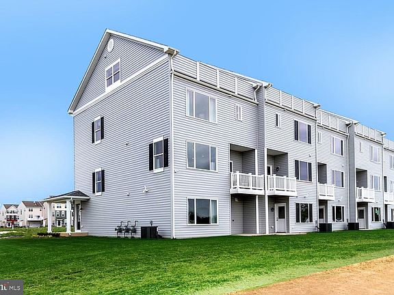 4th image of 222 Jessica Lyn Ave
