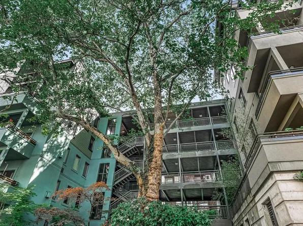 2024 SW Howards Way APT 406, Portland, OR 97205