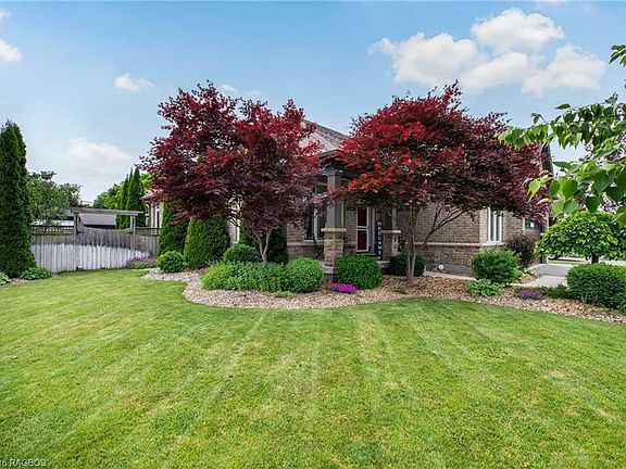 3rd image of 474 Parkwood Dr