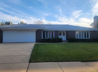 841 Jay Dr, Downers Grove, IL 60516