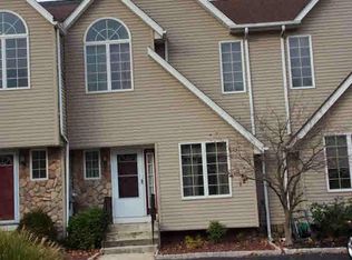 62 Roundtree Ct, Beacon, NY 12508