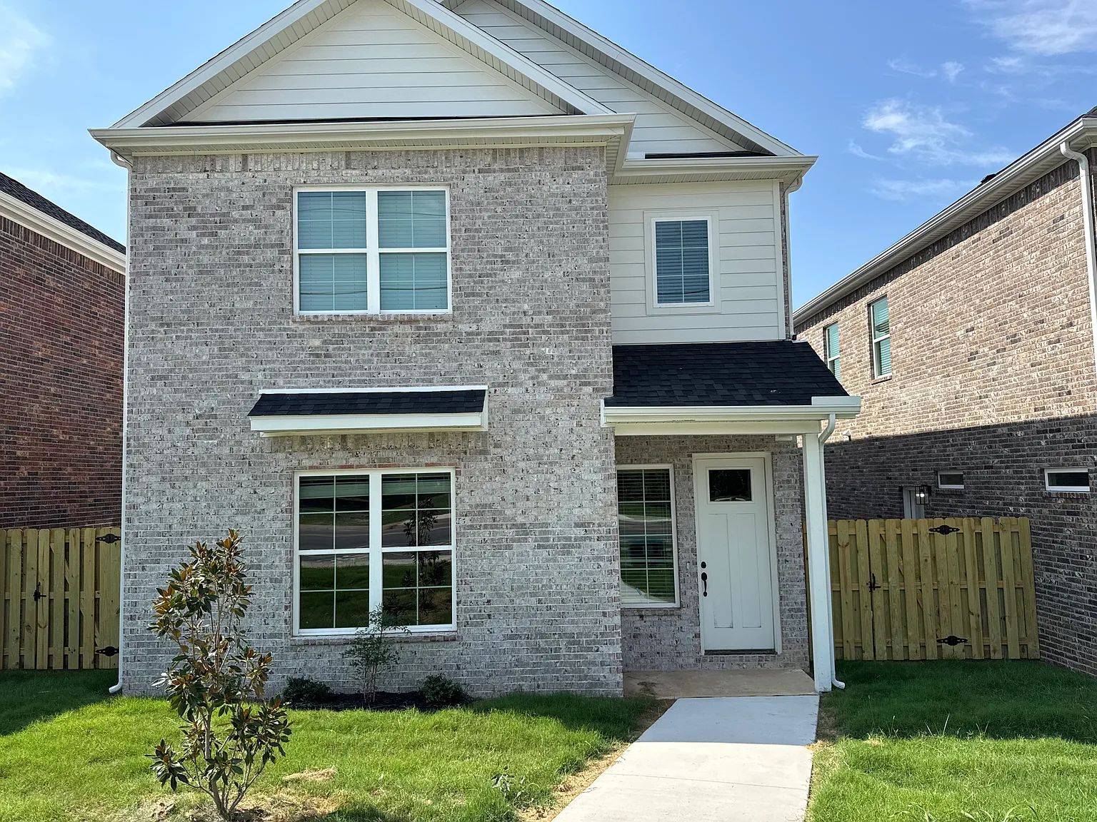 4 bed, 2.5 bath, 2040 sqft, $2,100 — Photo 1