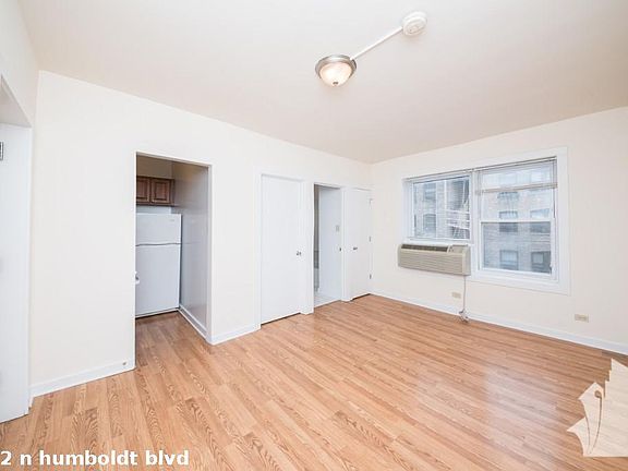 2nd image of 1852 N Humboldt Blvd #1612
