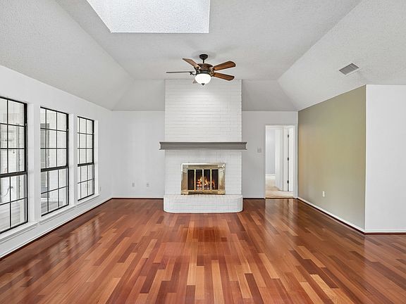 5th image of 1804 Lakewood Dr