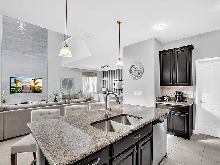 Majesty Palm Rd — Photo 18