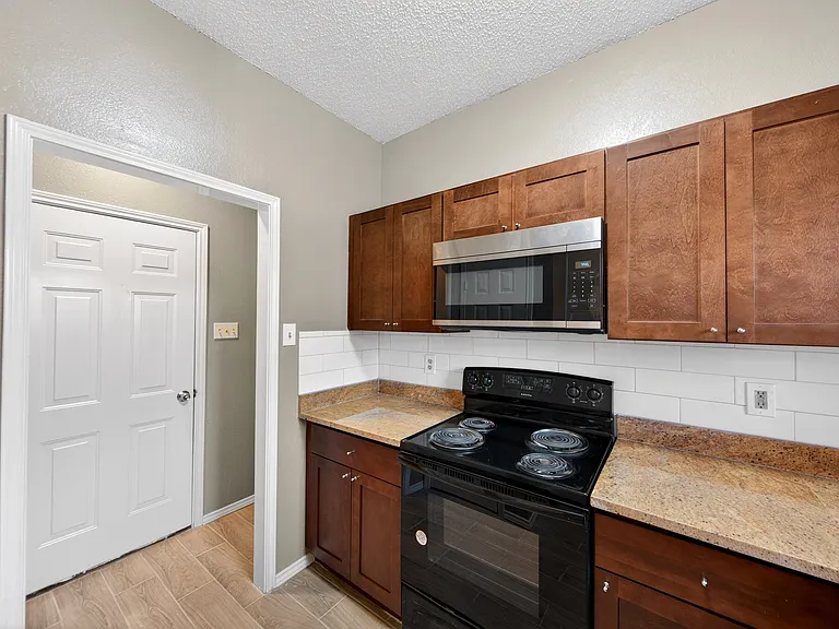 1523A Collin Dr — Photo 9