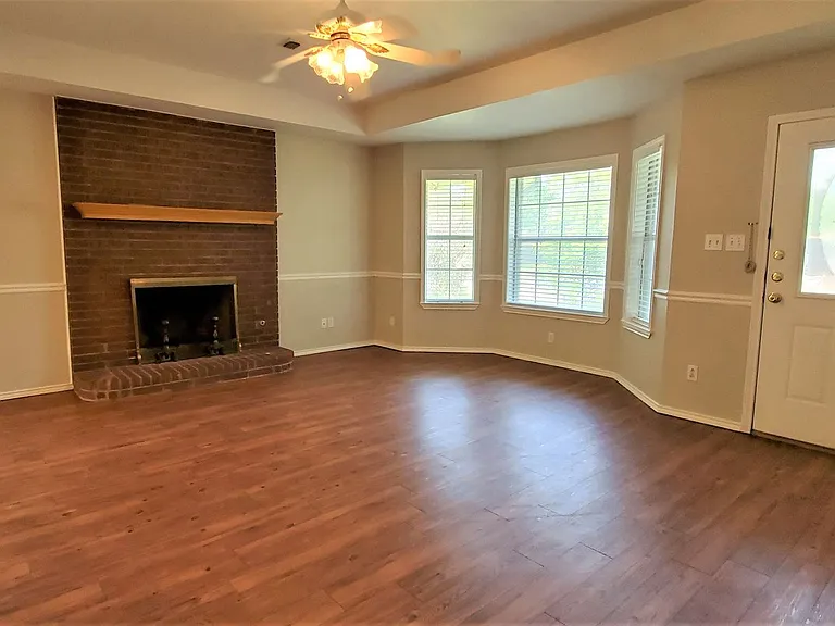 3117 N Bell Ave — Photo 5