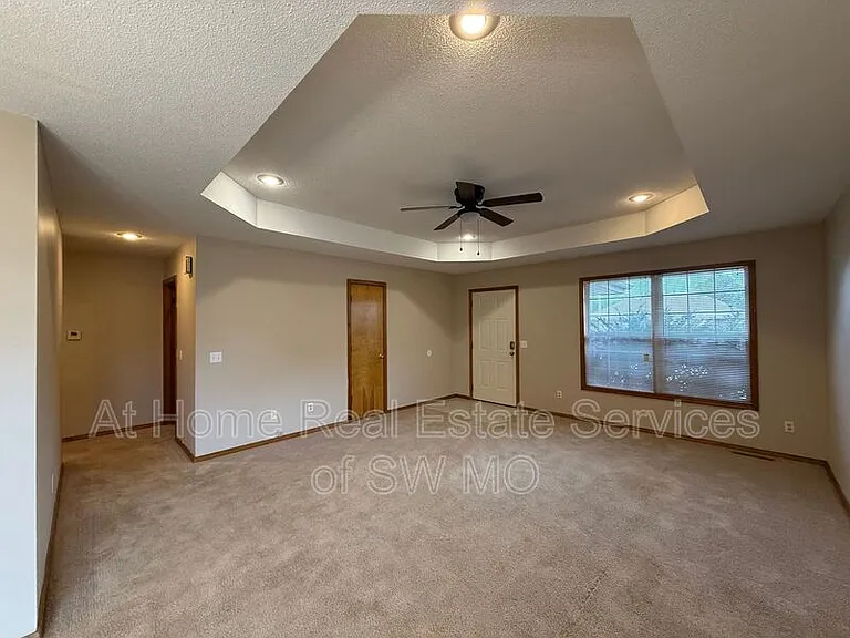 3324A S Leawood Ave — Photo 8